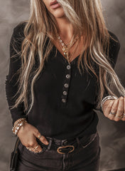 Mangas largas con botones altas y acanaladas negras y V -collar