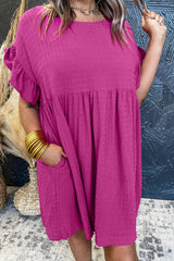 Mini-robe texturée à volants et manches courtes rose rouge