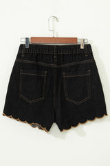 Short en jean noir à bordure festonnée et broderies