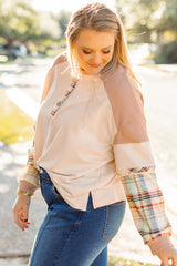 Haut grande taille beige Henley à carreaux et effet superposé