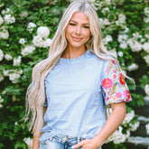 Blusa azul claro con mangas hinchadas *