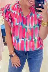 Chemisier à col en V et manches volantées à imprimé pinceau abstrait rose-A WOMAN WE LOVE