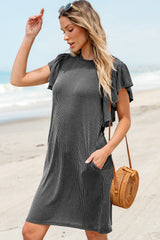 Mini-robe texturée noire à manches flottantes et à volants