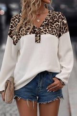T-neck sweatshirt in V buttoned knitted leopard knitted button