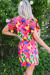 Robe droite rose rouge à imprimé abstrait et manches à volants