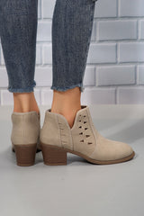 Bottines beiges ajourées à bout pointu et talon, effet daim