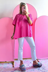 Oversize t-shirt in bright pink with plated pocket and apparent seams