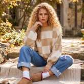 Pull beige à carreaux et manches bouffantes