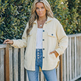 Veste-chemise beige boutonnée à col rabattu