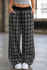 Pantalon large noir à carreaux, taille élastiquée et cordon contrasté