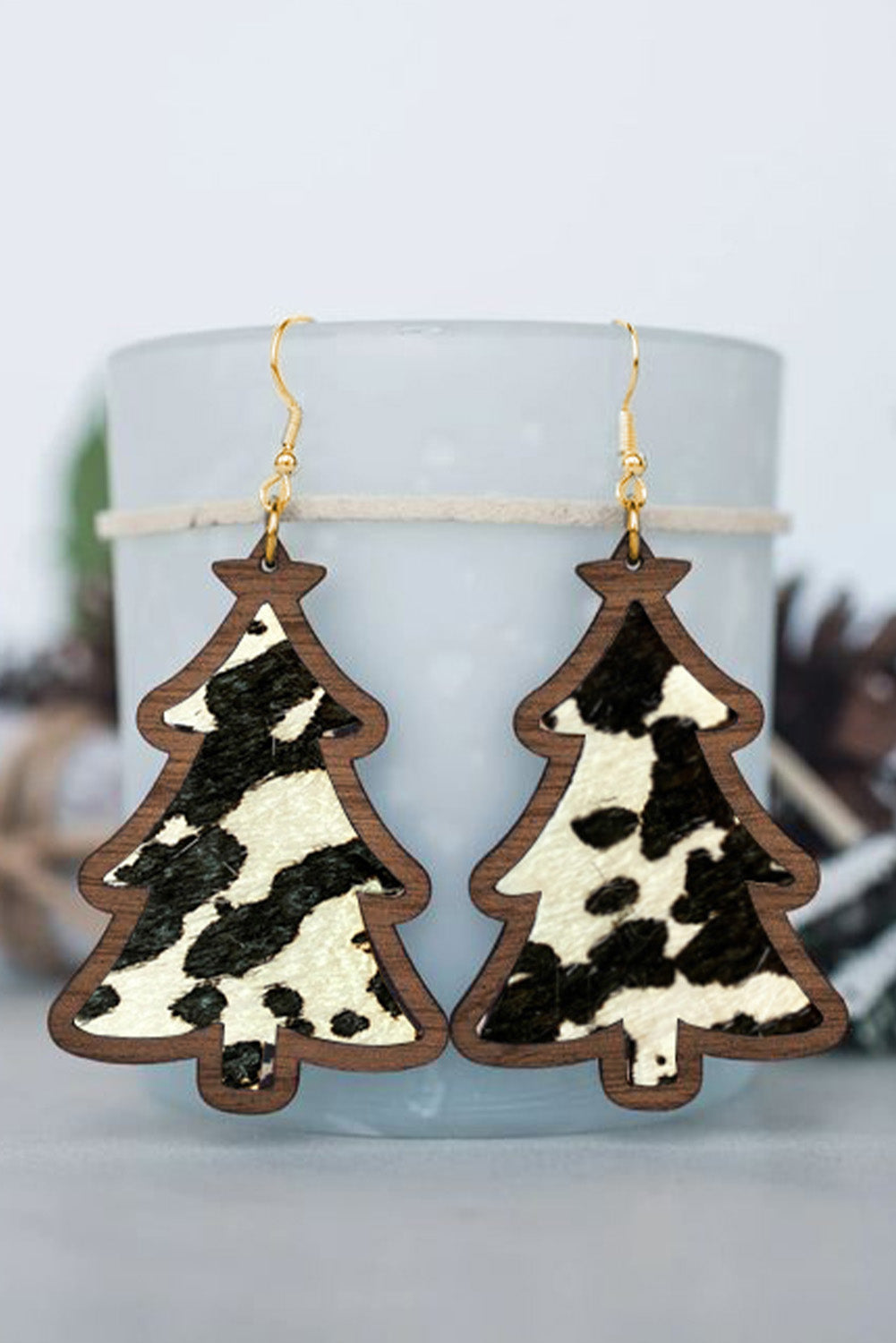 Boucles d'oreilles pendantes en forme d'arbre de Noël à taches de vache noire-A WOMAN WE LOVE