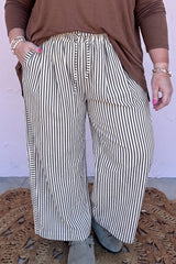 Pantalon ample grande taille à rayures noires et taille à nouer
