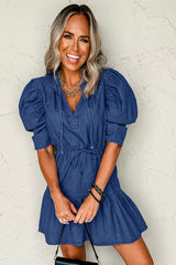 Elegant and timeless mini-jeans**