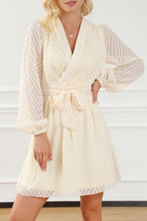 Minivin con rayas con rayas en V y mangas de hinchazón transparentes con nudo y albaricoque