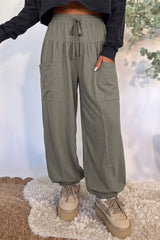 Pantalon large vert kaki ou bleu à taille élastiquée et cordon