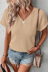 T-shirt with rolled up sleeve and knitted knitting with oat