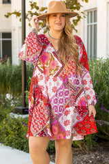 Vestido de gran tamaño con flores rosadas mixtas, mangas largas, cuidados en V, cordones de espalda huecos