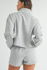 Ensemble sweat-shirt zippé et short gris clair à col montant-A WOMAN WE LOVE