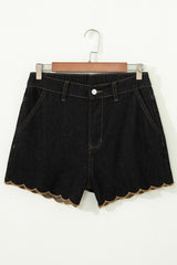 Short en jean noir à bordure festonnée et broderies