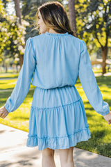 Light blue mini-low-collar and long sleeves with ruffles and ruffles
