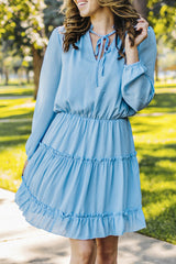 Light blue mini-low-collar and long sleeves with ruffles and ruffles