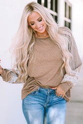 Amplia manga larga en mosaicos con rayas florales beige ligeras