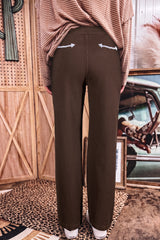 Jean droit marron à poches contrastées et braguette boutonnée, style western