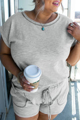 Ensemble gris avec manches à revers et short à coutures contrastées-A WOMAN WE LOVE