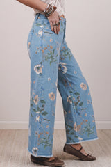Jean droit bleu ciel fleuri à bords effilochés, longueur cheville