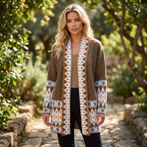 Cardigan long marron en maille à motif aztèque