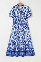 Robe longue bleue à fleurs bouffantes