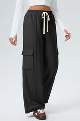 Pantalon cargo noir en maille à cordon et coutures en relief