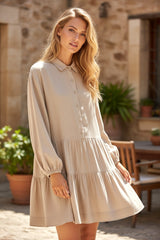 Mini-Robe folded shirt buttoned with puffy sleeves and several light brown levels
