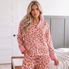 Pyjama rose léopard à finitions à pois, chemise et pantalon