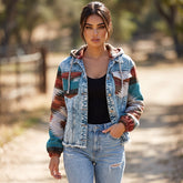Chaqueta de mezclilla multicolor con impresión azteca *