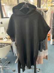 🖤 Poncho "New Collection" à capuche et franges – Élégance sauvage