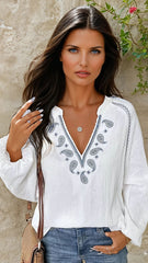 Camiseta con textura de cachemira bordada con cuello dividido *