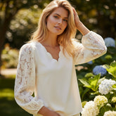 Chemisier blanc festonné à encolure en V *