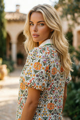 Chemise verte à manches courtes bouffantes et à fleurs
