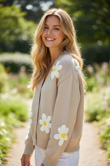 Elegante cárdigan abotonado en la parte delantera con pergamino de decoración floral