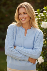 Suéter de punto con cuello con muescas y detalles de flores *