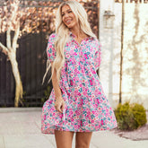 Robe ample à manches courtes et col à fleurs roses