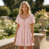 Robe courte fleurie rose à volants et manches courtes