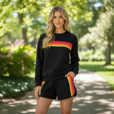 Sweater relajado de dos piezas y pantalones cortos a rayas negras