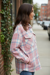 Chaqueta de franela con bolsillo de colgajo y baldosas rosadas