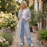Cardigan long blanc à rayures noires, ouvert devant