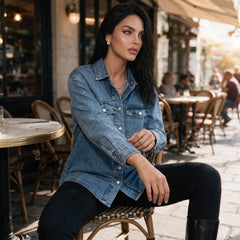 Veste en jean bleu à rivets et col chemise style western