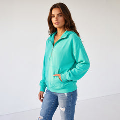 Una sudadera con capucha de cuerpo completo de Aruba con Elée Éclair y Pockets de canguro