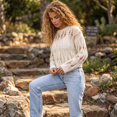 Pull blanc ample à col rond et détails en crochet
