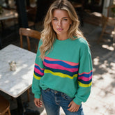 T-shirt vert à manches longues et rayures colorées